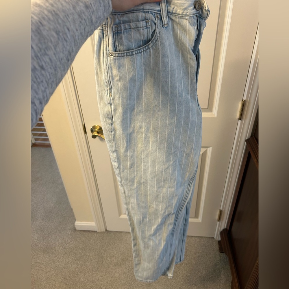 American Eagle Outfitters Light Blue Pinstriped Women’s Jeans